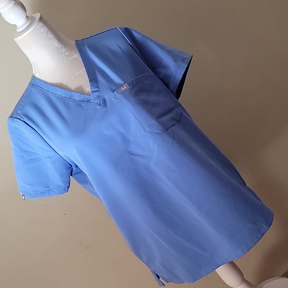 Figs Set Catarina One-Pocket Scrub Top / Zamora Jogger Scrub Pants - Picture 7 of 13